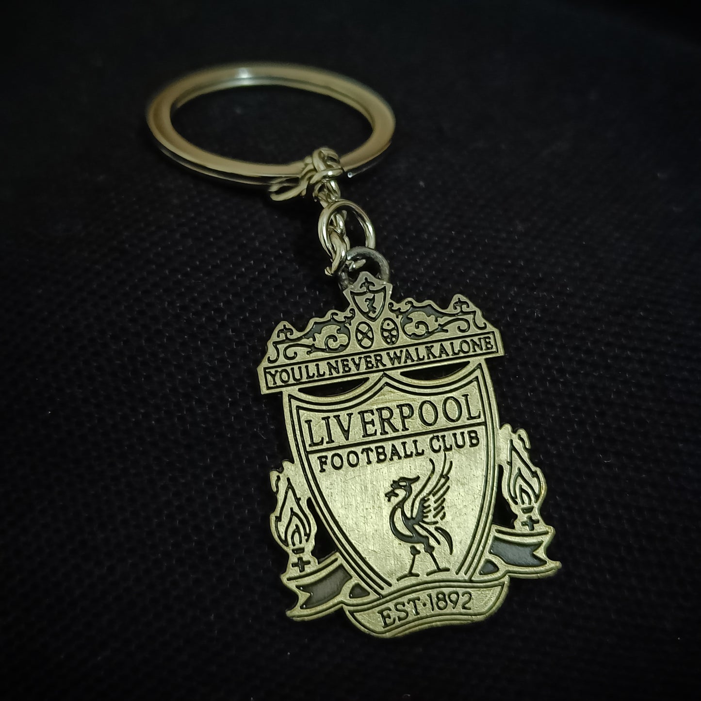 Football Clubs Keychains ane Necklaces: Real Madrid, F.C Barcelona, Manchester United, Arsenal, Chelsea, Liverpool and Bayern Munich
