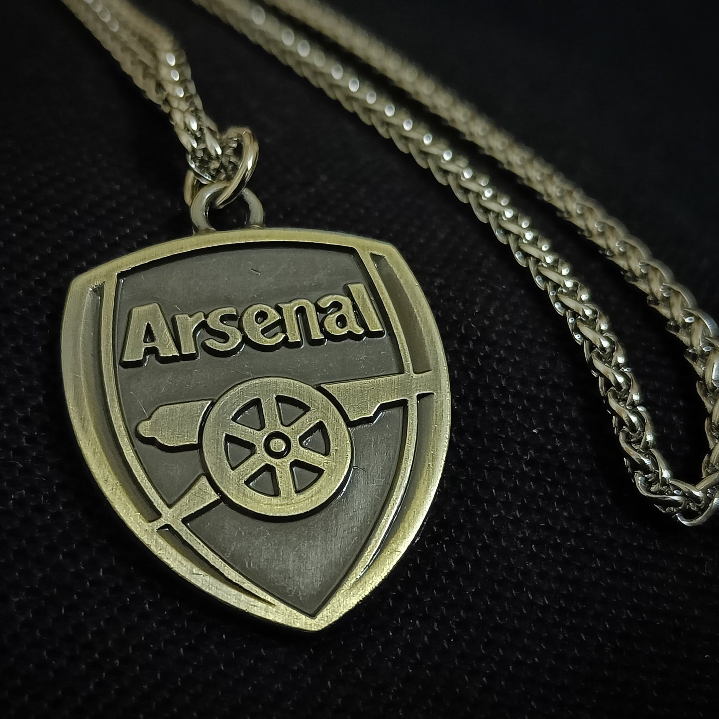 Football Clubs Keychains ane Necklaces: Real Madrid, F.C Barcelona, Manchester United, Arsenal, Chelsea, Liverpool and Bayern Munich